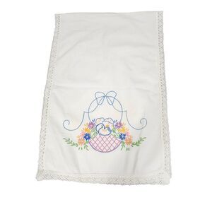 VTG TABLE RUNNER GARDEN BASKET FLORAL EMBROIDERED DRESSER SCARF ESTATE MCM